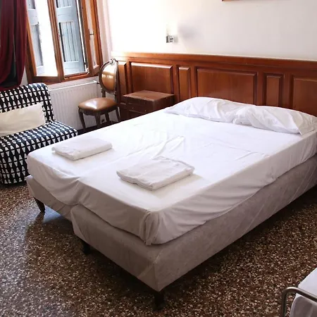 Hotel Iris