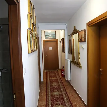 Rainbow Guest house Venice
