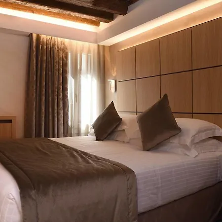 Rosa Salva Venice