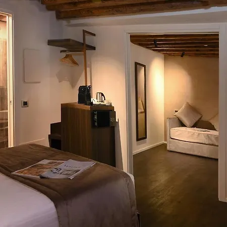 Rosa Salva Venice