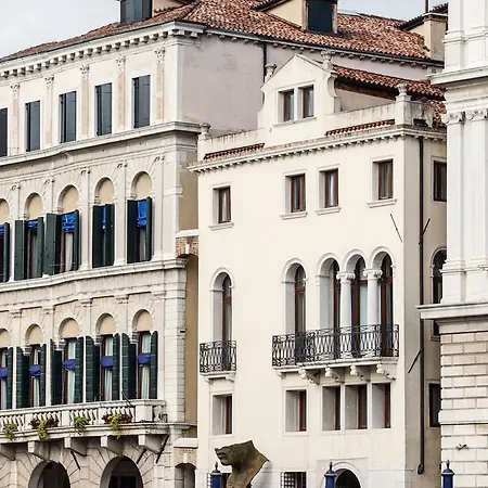 Palazzina Grassi 5* Venice