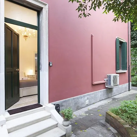 Apartment Santa Marta By Halldis Venice