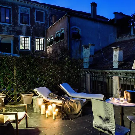 Palazzina Grassi 5* Venice