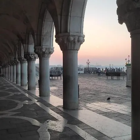 Bridge Hotel Venecia