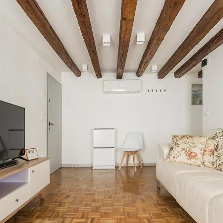 Goodwind Apartment