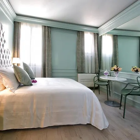 Aquamare, Boutique