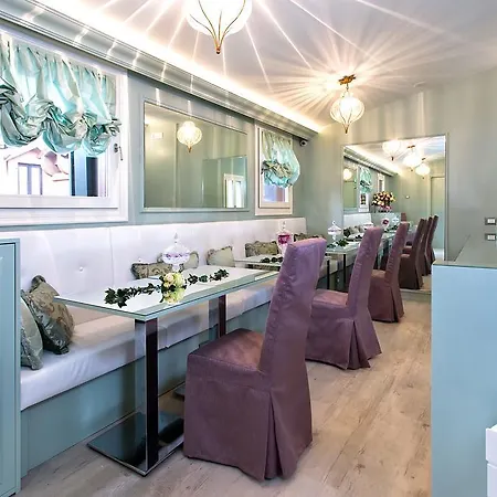 Aquamare, Boutique