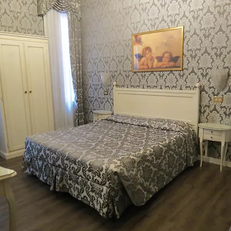 Bridge Hotel Venecia