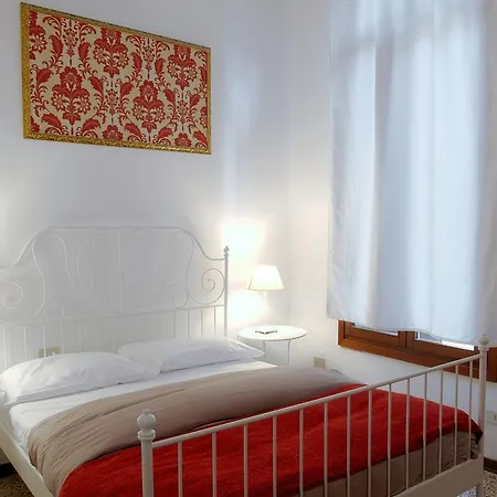Pensjonat La Fenice Wenecja