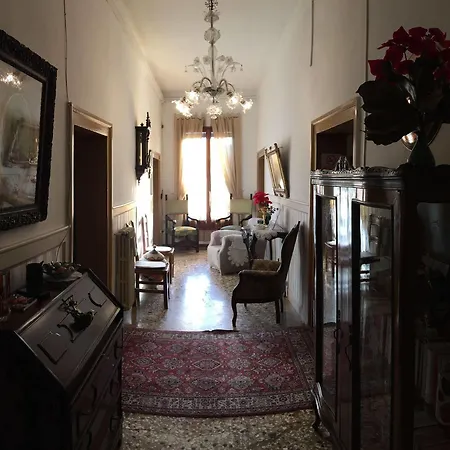 Апартаменты Princess Canal View