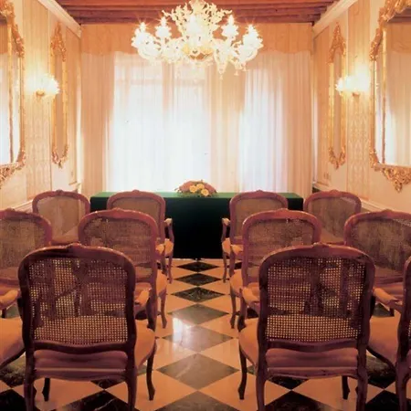 Nh Santa Lucia 4*