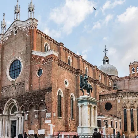 Doge's Pantheon & St.mark School In Hidden Apartment *