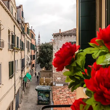 Doge's Pantheon & St.mark School In Hidden Apartment