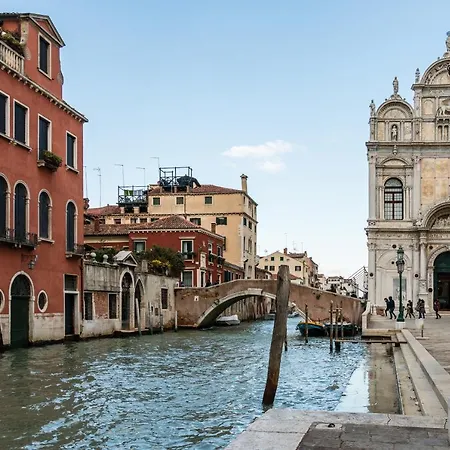 Doge's Pantheon & St.mark School In Hidden Apartment Venice