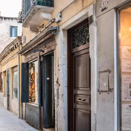Doge's Pantheon & St.mark School In Hidden Apartment