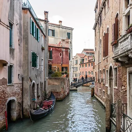 Doge's Pantheon & St.mark School In Hidden Apartment *