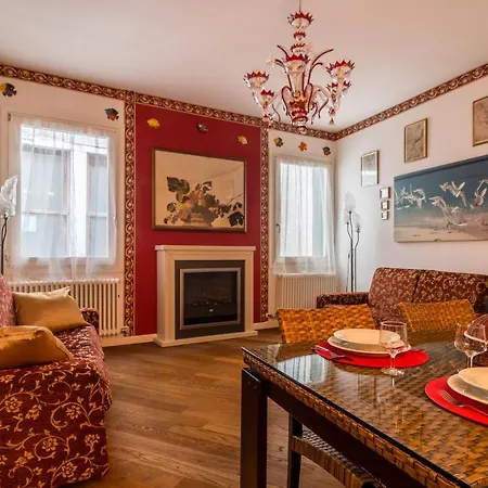 Doge's Pantheon & St.mark School In Hidden Apartment Venice