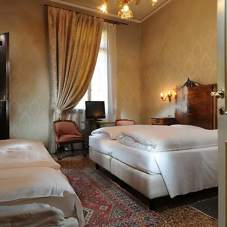 Hotel Flora Benátky
