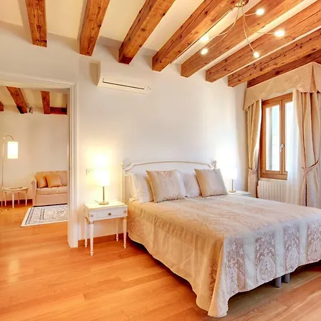 Nikki House * Venecia