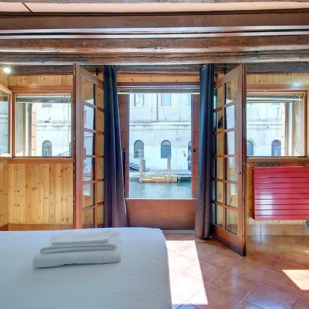 Canal-door Apartman