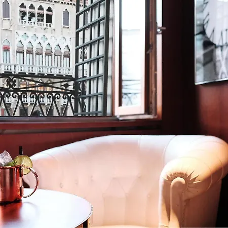 Palazzina Grassi 5* Venice