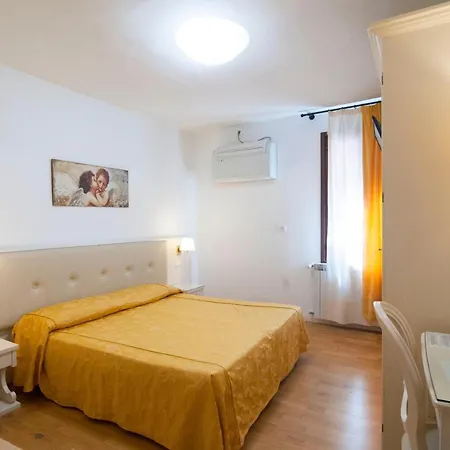 Ai Tolentini Hotel *