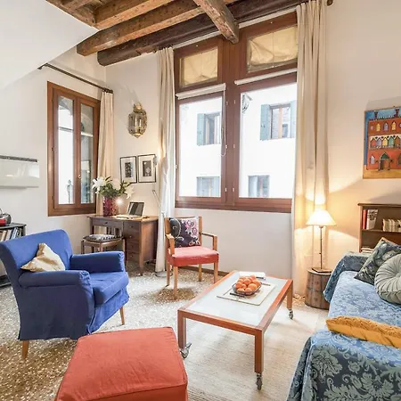 Amore - La Casa Di Paola Venedik