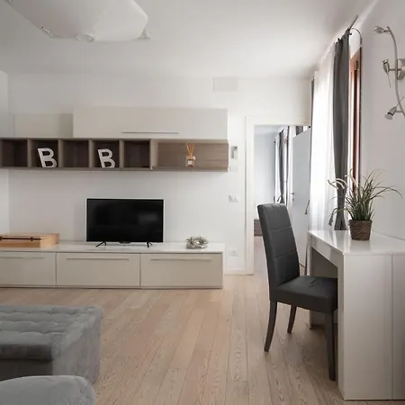 Appartement San Marco Apartments 1 & 2 *