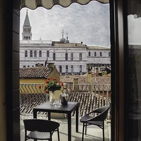 Antigo Trovatore Hotel