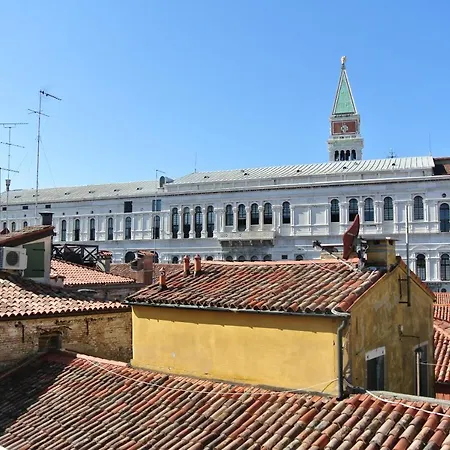 Antigo Trovatore Hotel