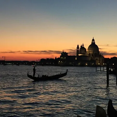 Calle San Giacomo Venice