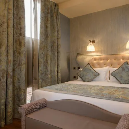 Hotel Palazzo Veneziano - Collection