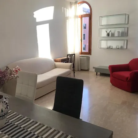 Homes & Holidays Venice
