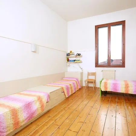 Hostal Amdg *