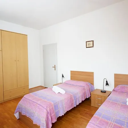 Hostal Amdg *