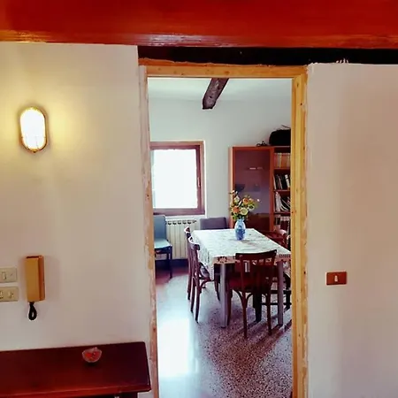 Large 3 Flat Rialto Apartment