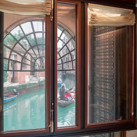 Holiday home Casa Flavia Ai Morosini - Luxury With Canal View