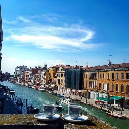 Calle Rielo Great Canal View