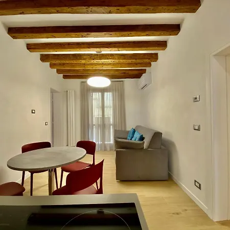 Ξενοδοχείο με διαμερίσματα House New Wi Fi Island
