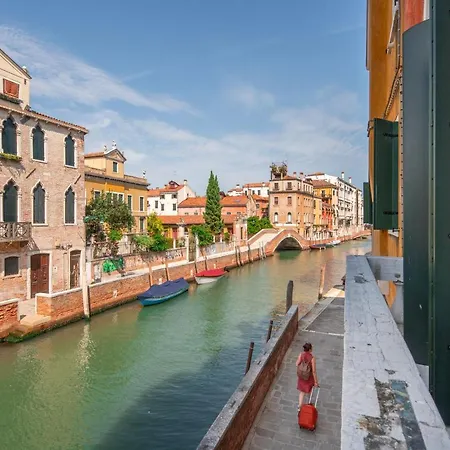 San Nicolo Canal View Apartment Venice