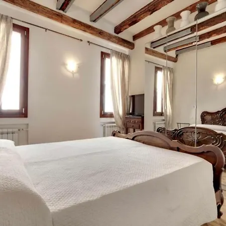 Apartment Traditional With Terrace