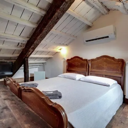 Apartment Traditional With Terrace