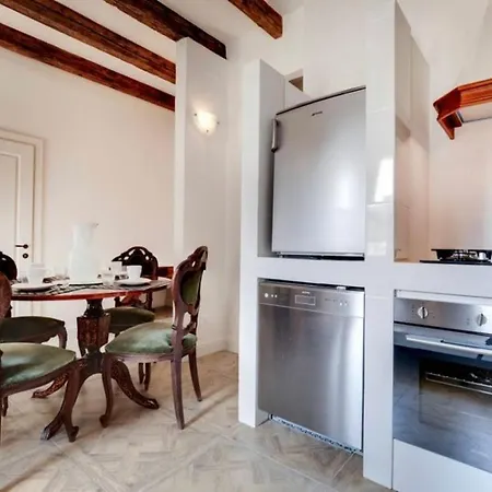 Traditional With Terrace * Venice