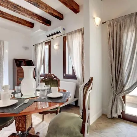 Apartment Traditional With Terrace
