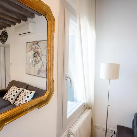 Specchieri Apartment *