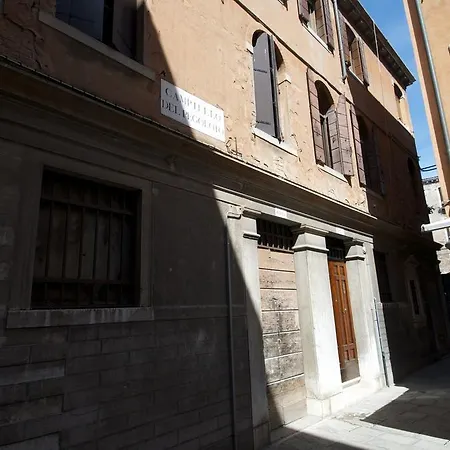 Al Portico Affittacamere 3*