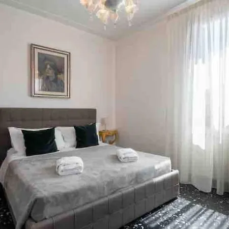 Ca' Pesaro Rooftop Terrace Apartment. Apartament Wenecja