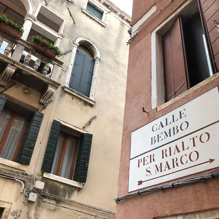 Hinc Domus - Historical Center Guest house