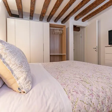 San Giacomo Pied-a-terre House