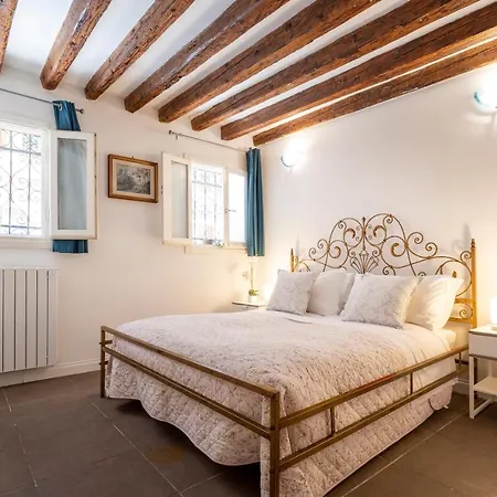 San Giacomo Pied-a-terre House By Wonderful Italy